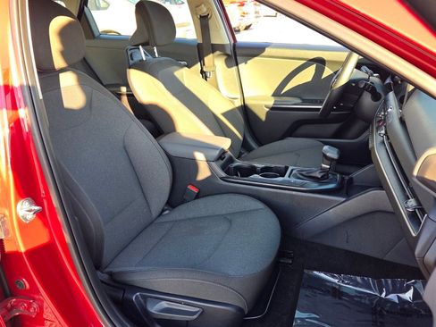 Used 2025 Kia K4 LXS image 16