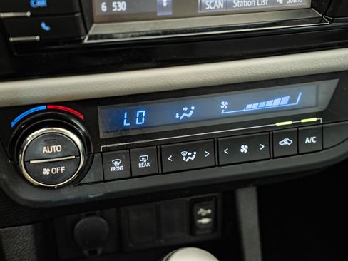 Used 2015 Toyota Corolla LE FWD image 34
