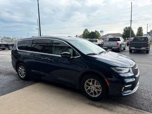 Used 2025 Chrysler Pacifica Select FWD image 7