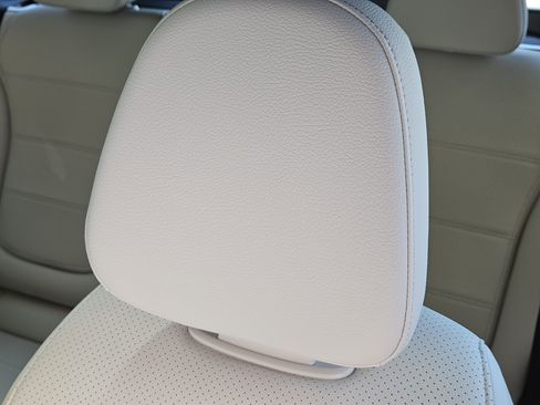 Used 2025 Mercedes-Benz GLC 300 image 16