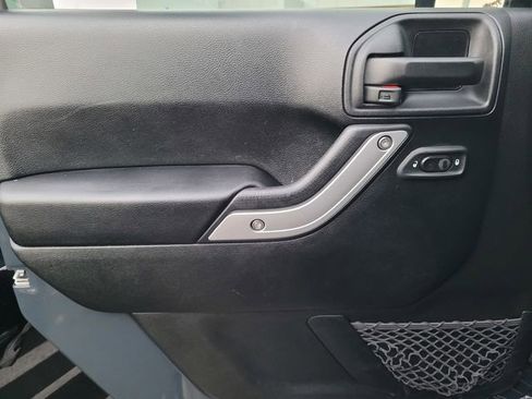 Used 2017 Jeep Wrangler Unlimited Rubicon image 18