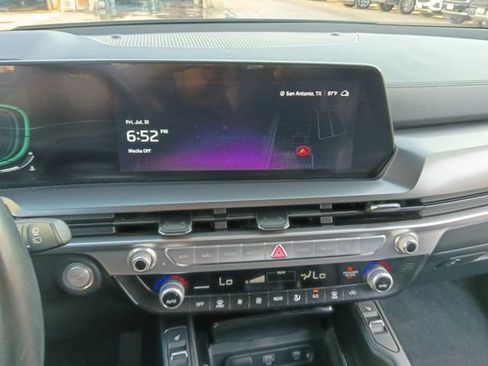 Used 2025 Kia Telluride S AWD/4WD image 8
