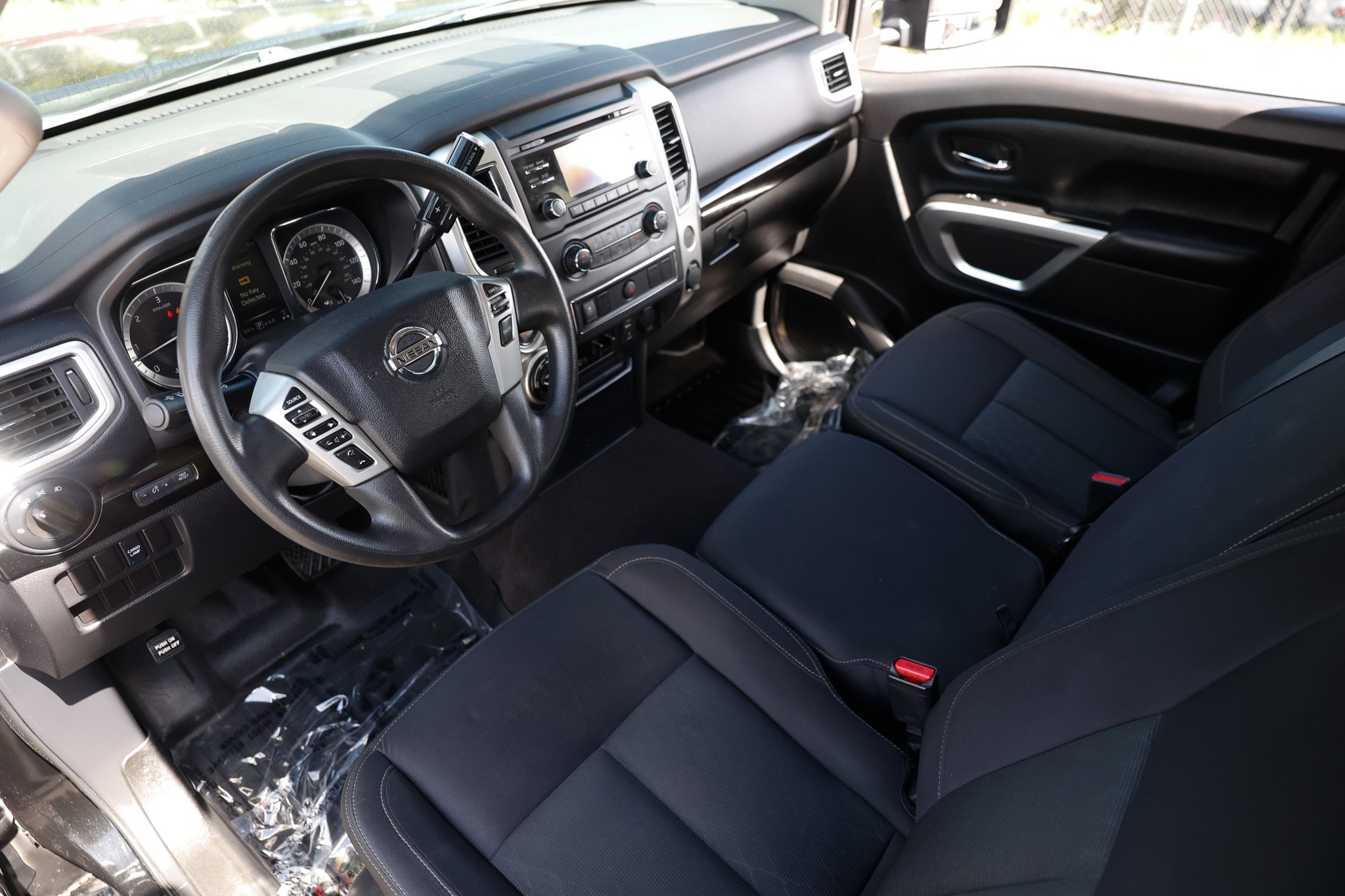 Used 2017 Nissan Titan SV AWD/4WD image 6