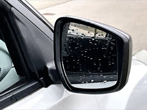 Used 2019 Nissan Kicks S image 22