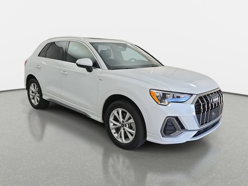 Used 2021 Audi Q3 2.0T Premium w/ Convenience Package image 3