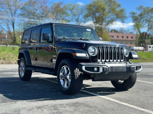 Used 2018 Jeep Wrangler Unlimited Sahara AWD/4WD image 8