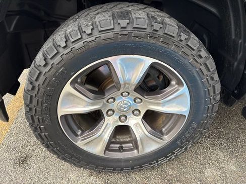 Used 2019 RAM 1500 Laramie AWD/4WD image 9