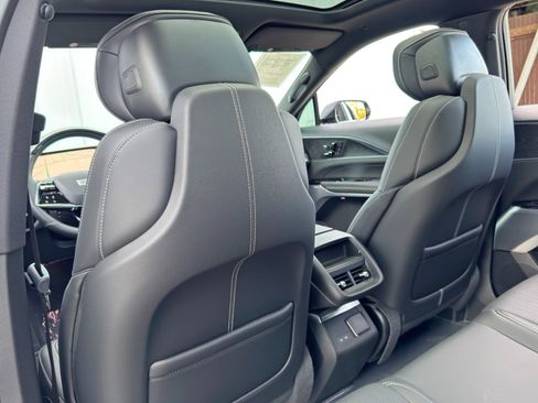 Used 2025 Cadillac Lyriq Luxury image 37