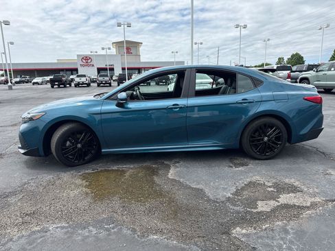 Used 2025 Toyota Camry SE FWD image 5