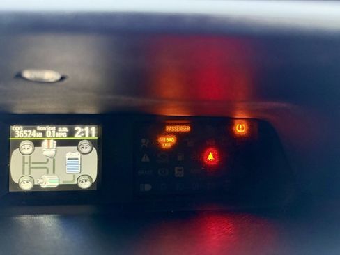 Used 2016 Toyota Prius C Two image 28