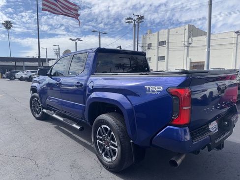 Used 2024 Toyota Tacoma TRD Sport w/ TRD Sport Upgrade Package image 9