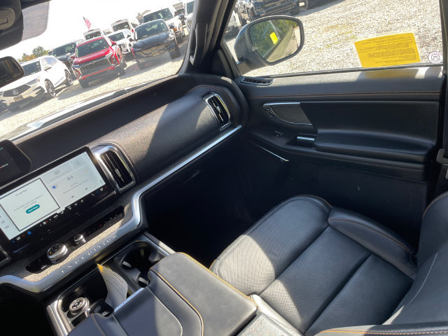 Used 2025 Ford Expedition Tremor AWD/4WD image 27
