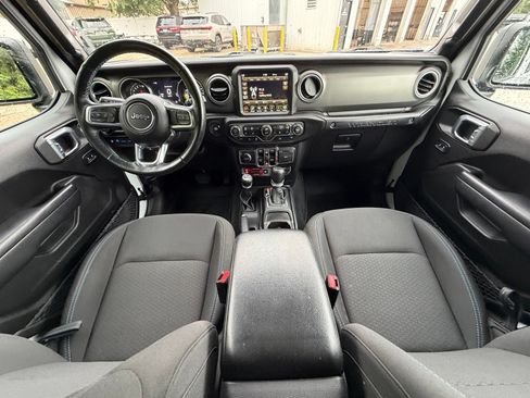 Used 2022 Jeep Wrangler Unlimited Rubicon 4xe w/ Cold Weather Group AWD/4WD image 18