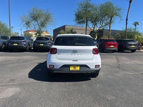 Used 2021 Hyundai Venue SE image 7