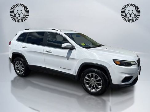 Used 2019 Jeep Cherokee Latitude Plus w/ Cold Weather Group AWD/4WD image 3