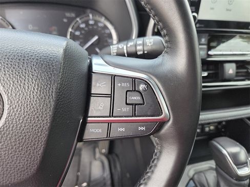 Used 2021 Toyota Highlander XSE image 23