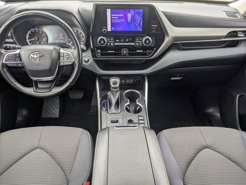Used 2023 Toyota Highlander LE image 11