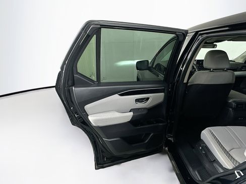 Used 2023 Honda Pilot LX image 25
