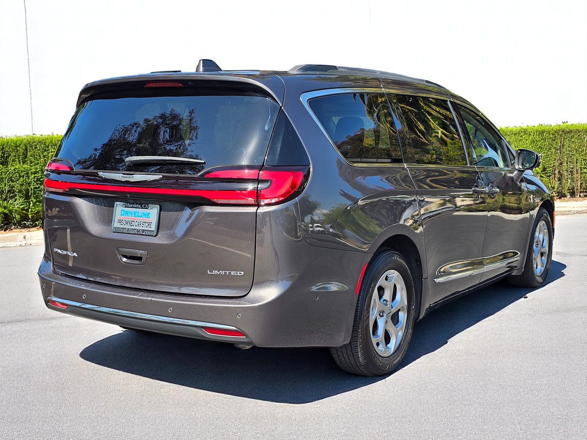Used 2022 Chrysler Pacifica Limited FWD image 8