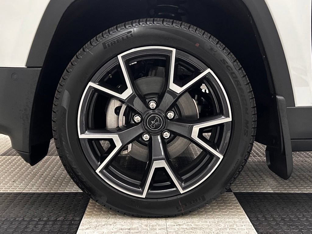 New 2026 Jeep Cherokee Overland w/ Trailer Tow Group AWD/4WD image 8