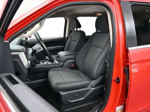 Used 2024 Ford Expedition XLT image 10