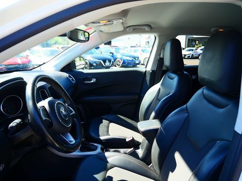 Used 2019 Jeep Compass Latitude w/ Popular Equipment Group AWD/4WD image 10