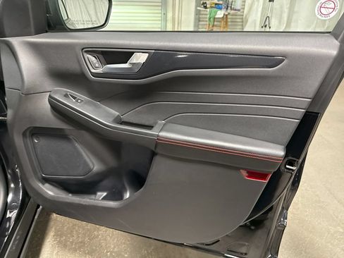 Used 2025 Ford Escape ST-Line FWD image 10