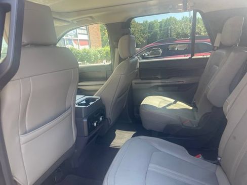 Used 2019 Ford Expedition Limited w/ Equipment Group 302A AWD/4WD image 8