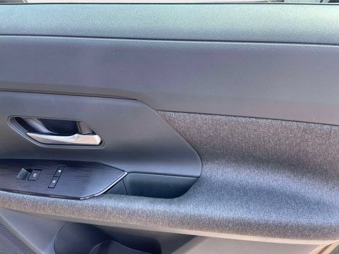 Used 2025 Nissan Kicks SV FWD image 9