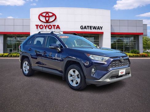 Used 2019 Toyota RAV4 XLE w/ Convenience Package AWD/4WD image 3