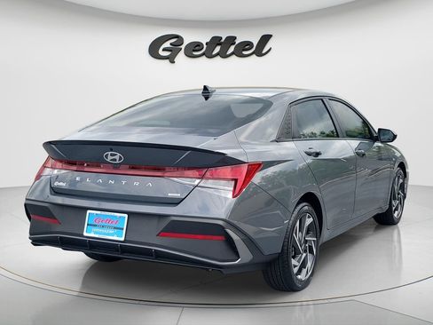 Used 2025 Hyundai Elantra SEL FWD image 5