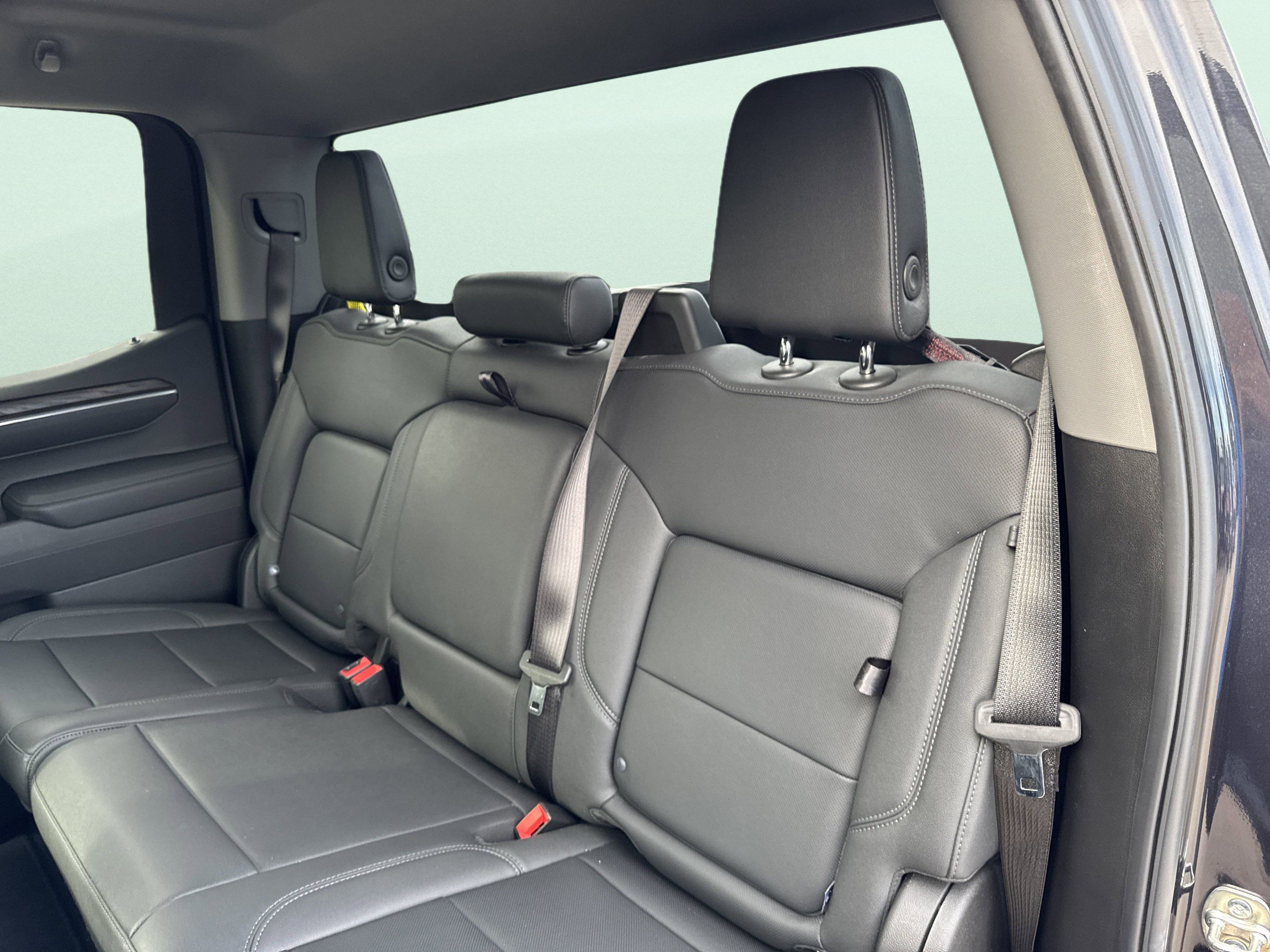 Used 2025 GMC Sierra 1500 SLT AWD/4WD image 19