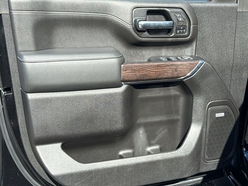 Used 2023 GMC Sierra 2500 Denali w/ Denali Ultimate Package image 11