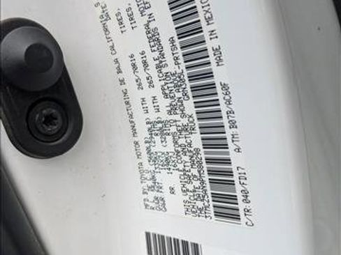 Used 2023 Toyota Tacoma TRD Off-Road w/ Technology Package AWD/4WD image 25