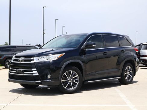 Used 2019 Toyota Highlander XLE FWD image 1