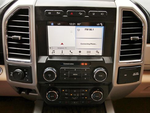 Used 2018 Ford F250 Lariat w/ Lariat Ultimate Package AWD/4WD image 28