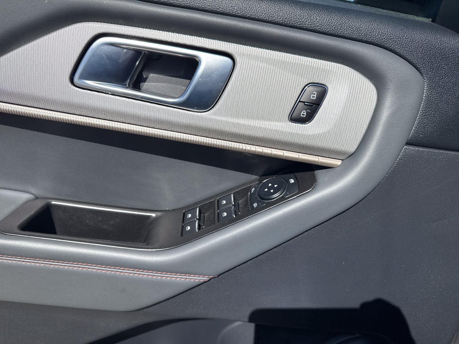 Certified 2026 Ford Explorer Active RWD image 11