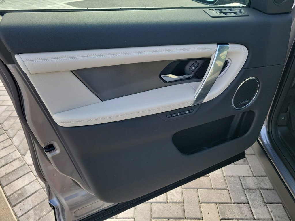 New 2025 Land Rover Discovery Sport Dynamic SE AWD/4WD image 23