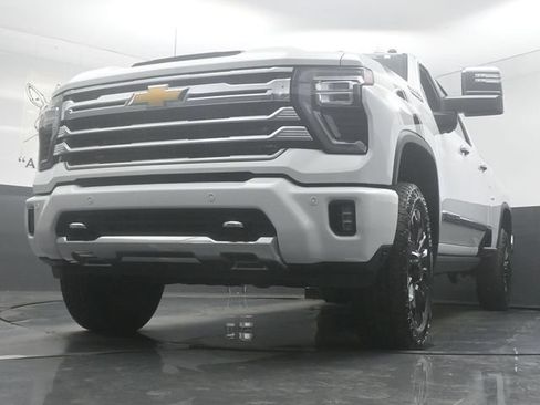 Used 2025 Chevrolet Silverado 2500 High Country w/ High Country Premium Package AWD/4WD image 4