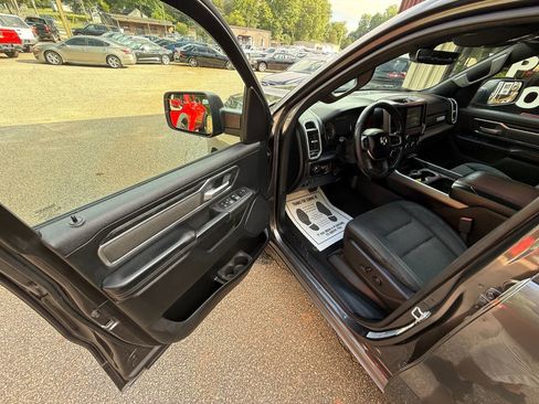 Used 2019 RAM 1500 Big Horn AWD/4WD image 9
