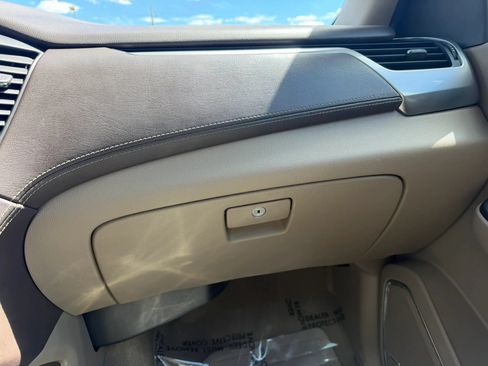 Used 2020 Chevrolet Suburban Premier AWD/4WD image 33