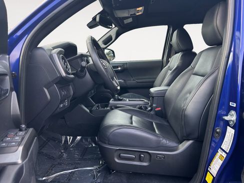 Used 2023 Toyota Tacoma TRD Sport image 15