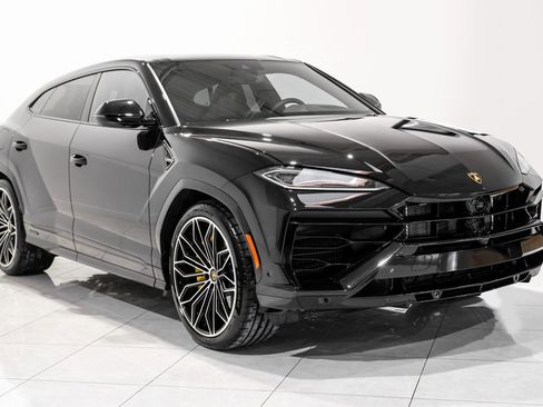 Used 2025 Lamborghini Urus SE image 3