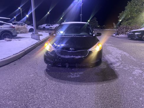 Used 2016 Kia Forte LX image 2