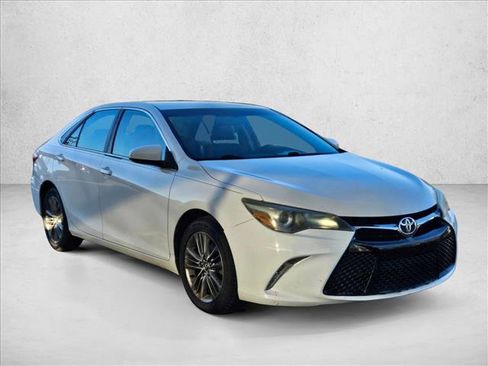 Used 2015 Toyota Camry SE image 3