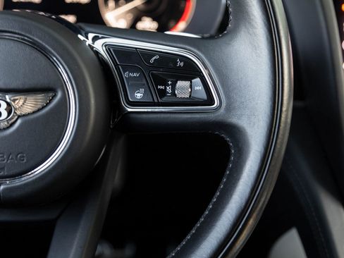 Used 2021 Bentley Bentayga image 16