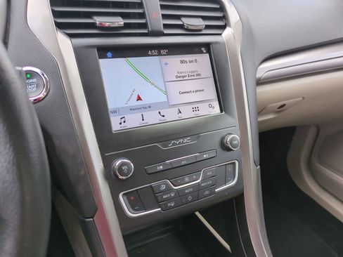 Used 2019 Ford Fusion SE FWD image 28