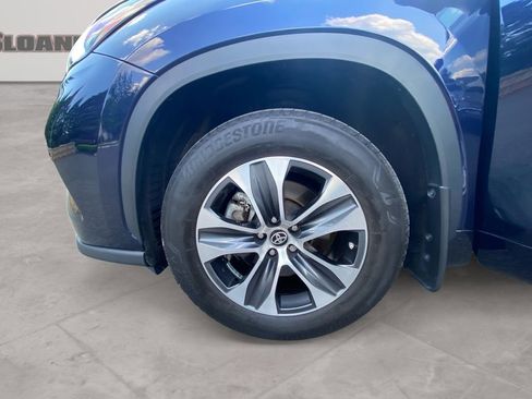 Used 2024 Toyota Highlander XLE AWD/4WD image 14