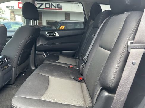 Used 2017 Nissan Pathfinder S image 20