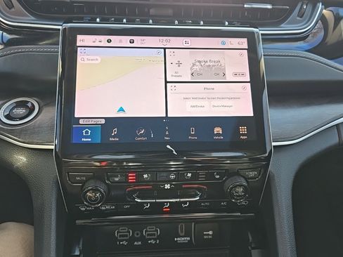 Used 2022 Jeep Grand Cherokee Limited 4xe w/ Luxury Tech Group II image 24